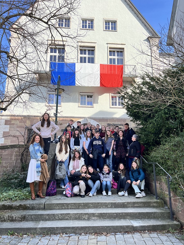 Gruppenbild vor dem Rathaus Weinsberg
